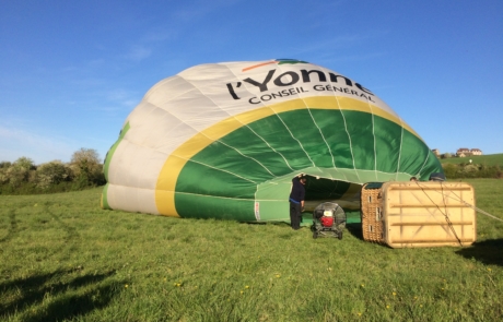 Préparation vol montgolfière