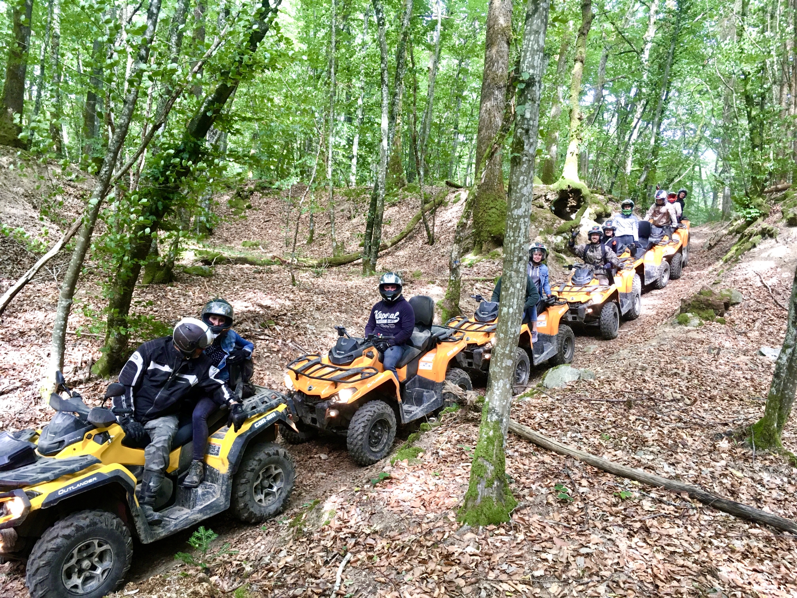 Groupe en quad dans le Morvan